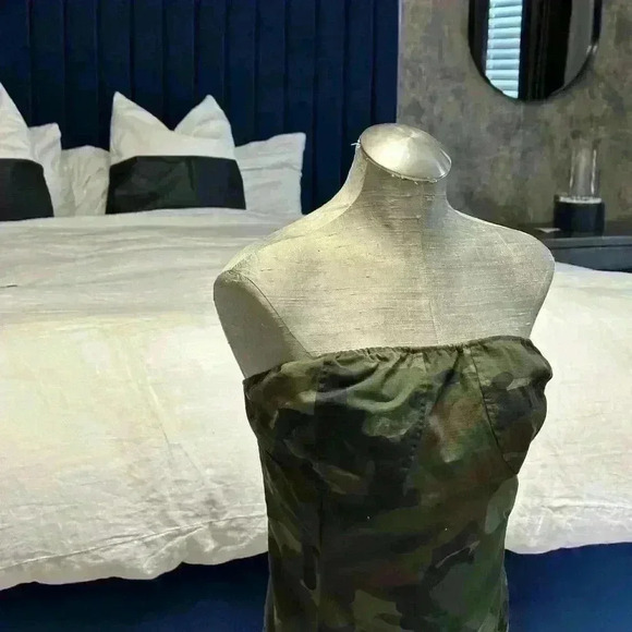 Pretty little thing plus cargo camo corset top size US14 - Picture 2 of 6